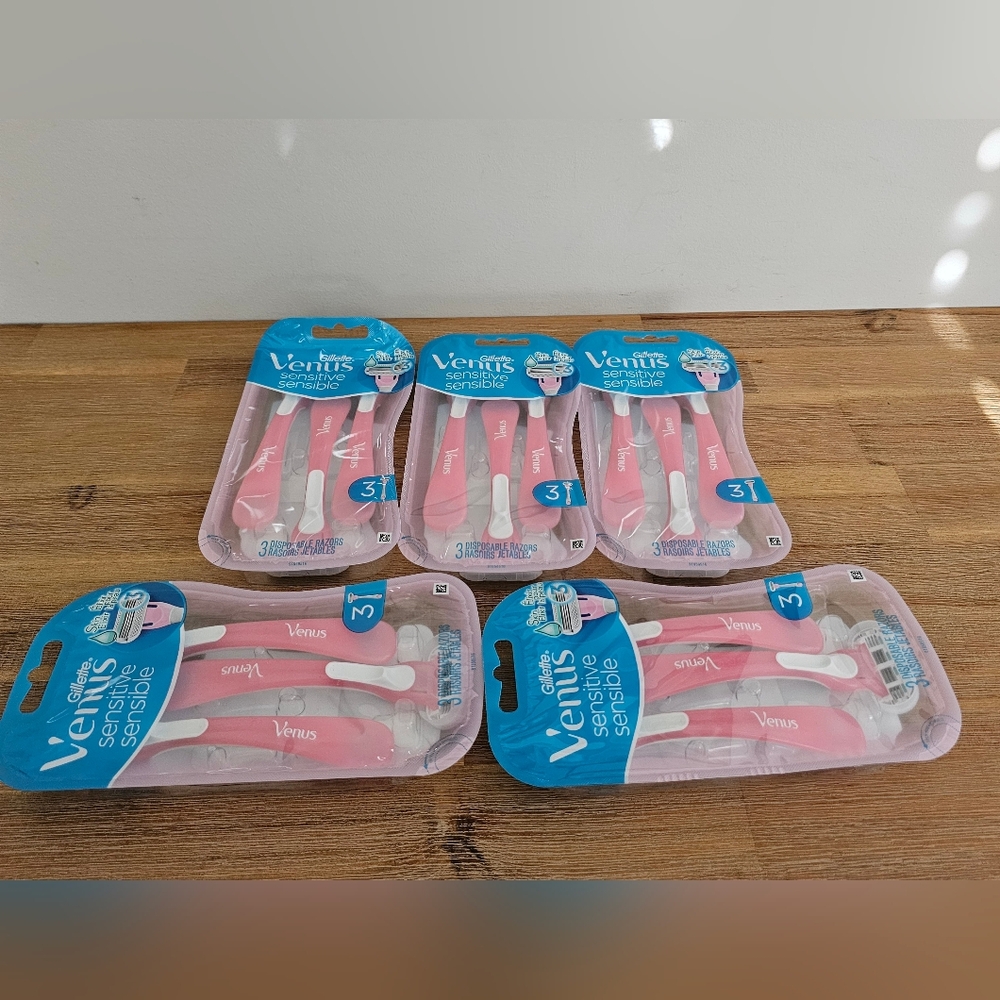 New In Package 5 packs of 3 VENUS Sensitive Disposable Razors